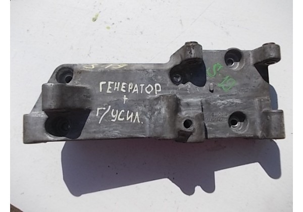 Кронштейн компресора кондиціонера Рено Шафран,Лагуна,для мотора "Вольво" , 7439135170